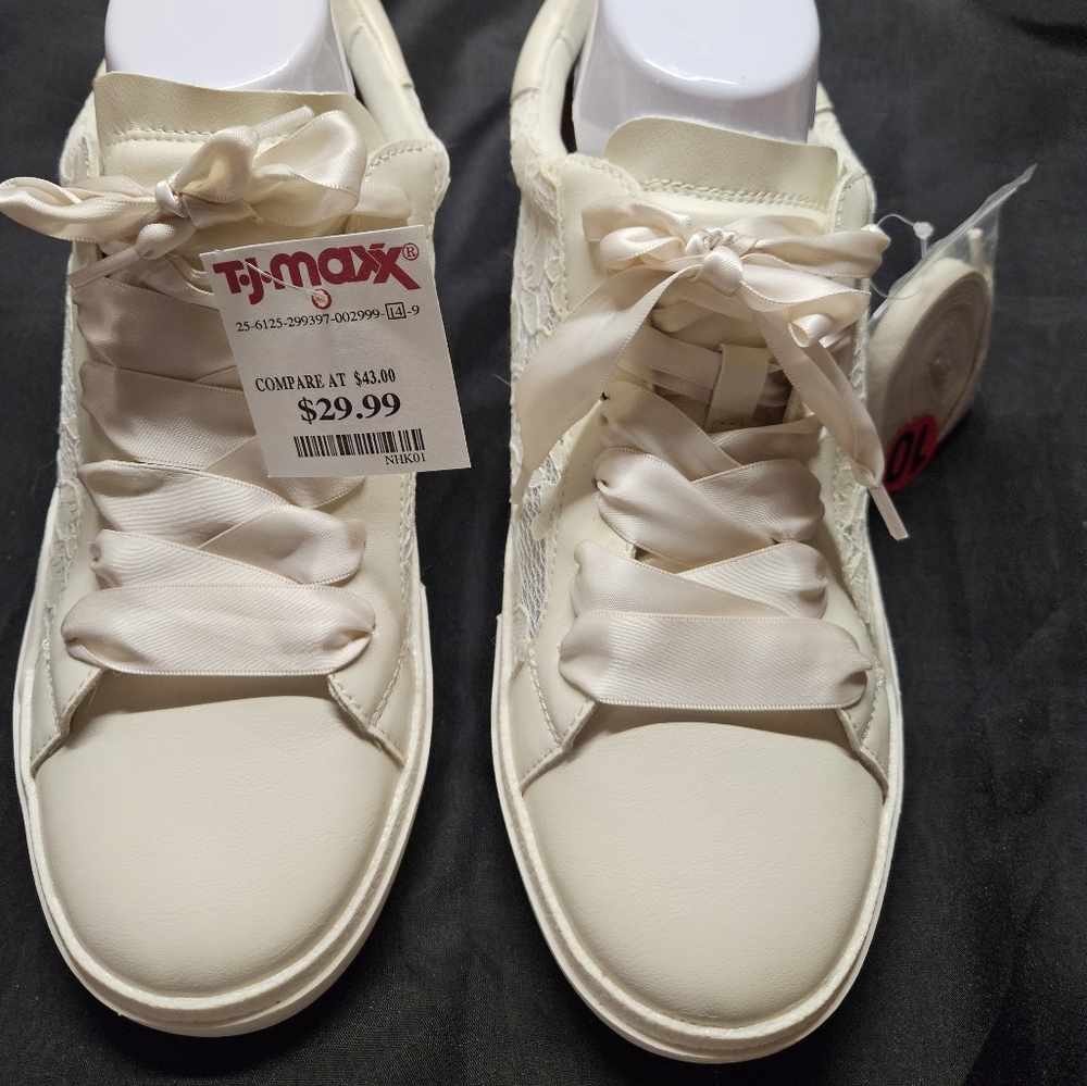Dolce Vita Lace Sneakers Ribbon Laces